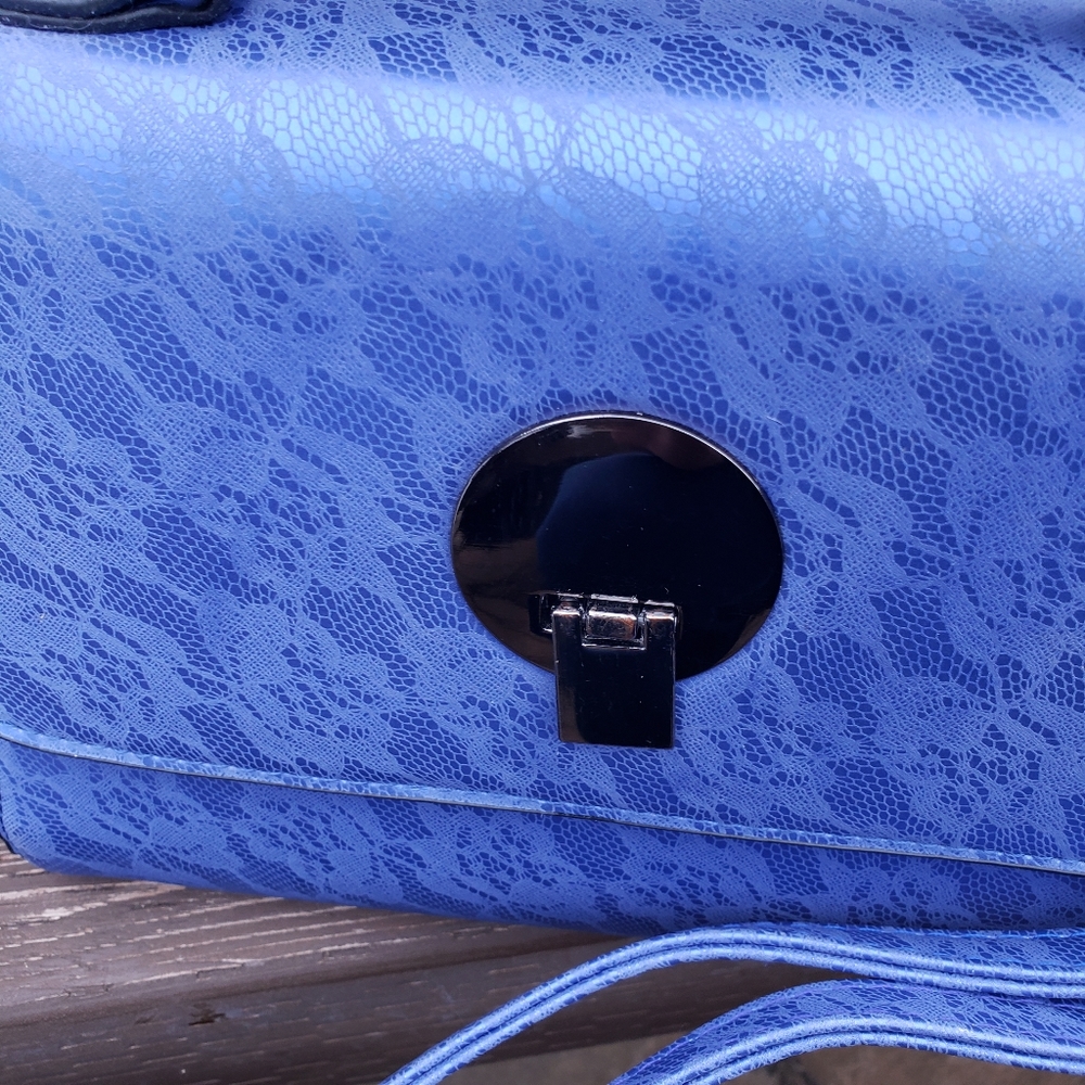 Blue purse with lace look print - Picture 3 of 10